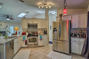 Fridge, microwave, stovetop, dishwasher - Pet-Friendly Amelia Island Home ~ 1 Mi to Beach! (Fernandina Beach)
