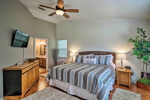 3 bedrooms, iron/ironing board, Internet, bed sheets - Pet-Friendly Amelia Island Home ~ 1 Mi to Beach! (Fernandina Beach)