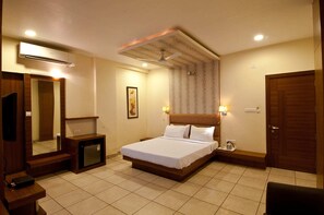 頂級套房 | 埃及棉床單、高級寢具、房內夾萬、熨斗/熨衫板