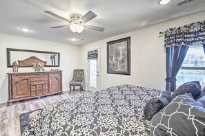 2 bedrooms, iron/ironing board, internet, bed sheets