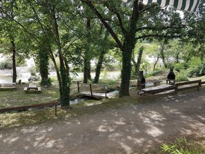 Área de parrillas y picnic