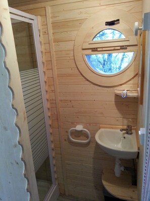 Roulotte | Bathroom shower - Camping Ibie (Lagorce)