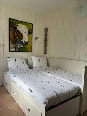 2 bedrooms, free WiFi, bed sheets - Peace & Space in a real Wieringer residential farmhouse. (Westerland)