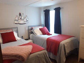 3 bedrooms, WiFi, bed sheets - The Hoi Toider @ Harkers Island (Harkers Island)