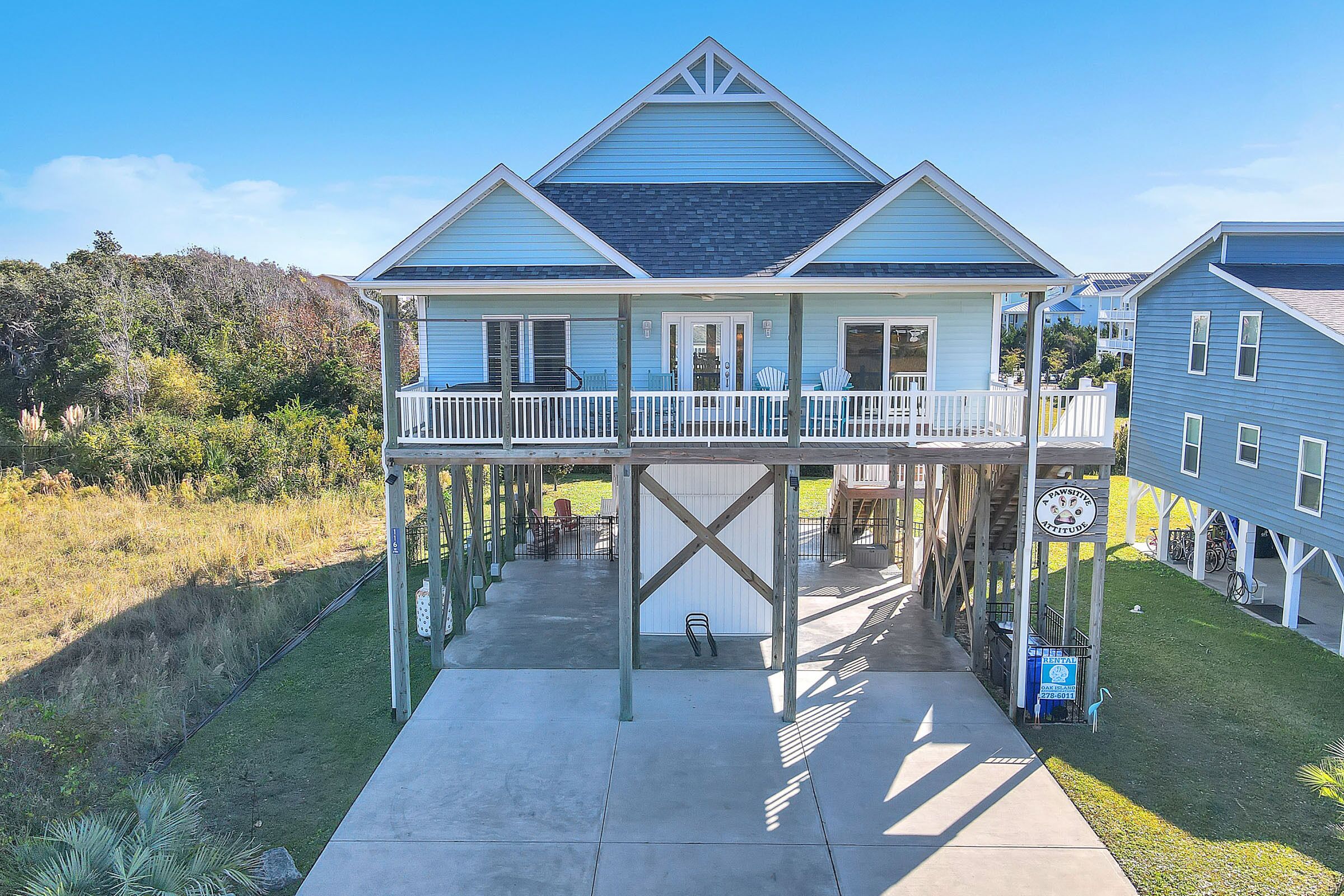 A Pawsitive Attitude: Ocean Views, Hot Tub, Dog-friendly with Fenced Yard