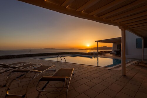 Lighthouse Villa Mykonos | Private 3 Bedroom Villa in Mykonos with private pool