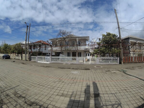 Front of property - Gostevoy Dom (Kobuleti)