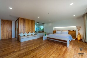 4 bedrooms, desk, iron/ironing board, WiFi