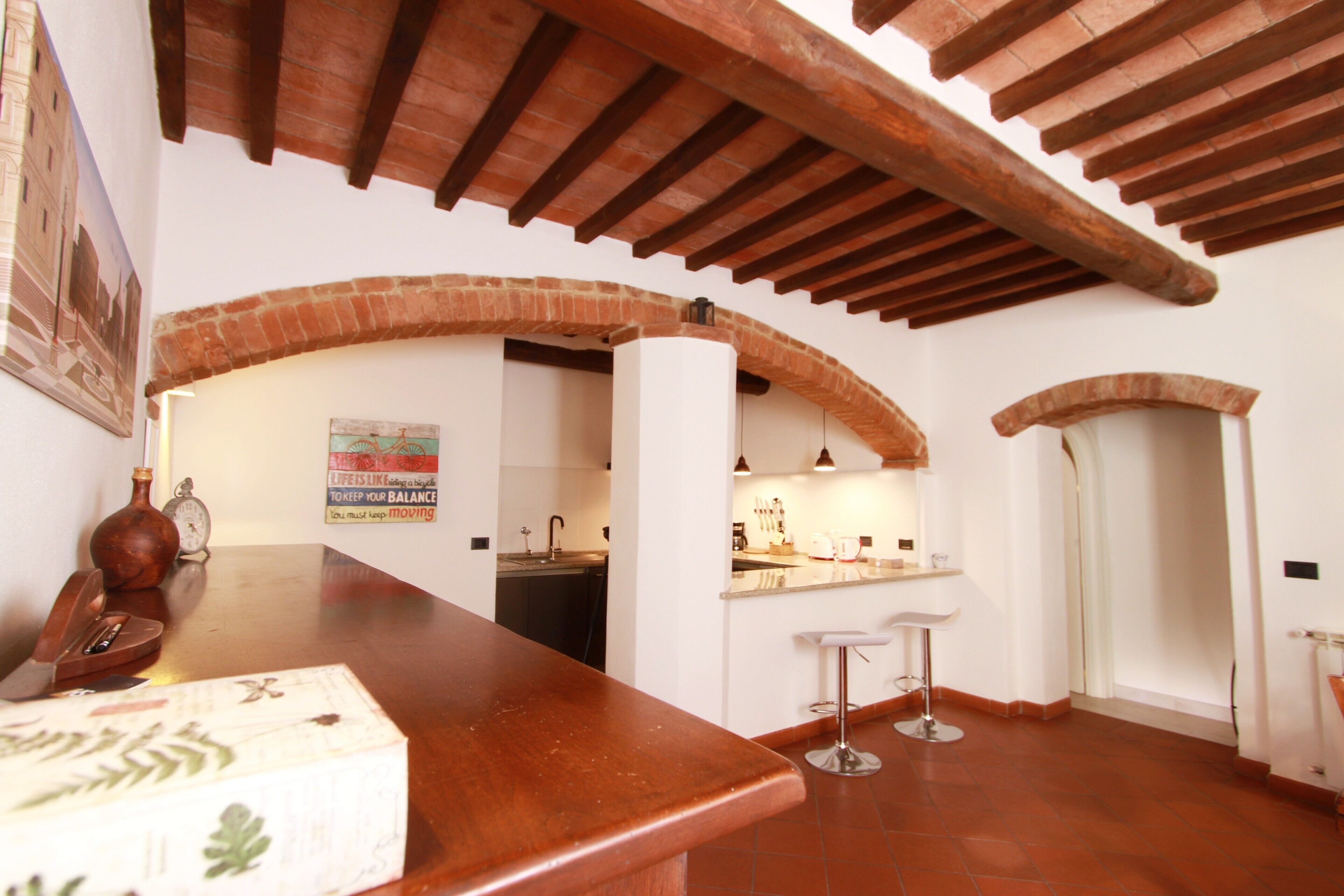 Réfrigérateur, micro-ondes, plaque de cuisson, lave-vaisselle