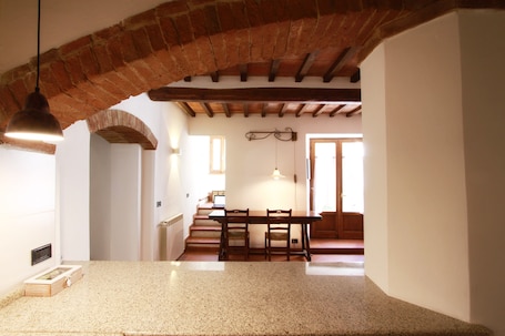 Fridge, microwave, stovetop, dishwasher. "Il Focolare" Superior Apartment in Monticchiello