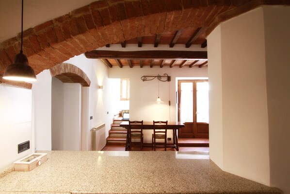 Fridge, microwave, stovetop, dishwasher - "Il Focolare" Superior Apartment in Monticchiello (Monticchiello)