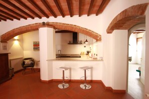 Fridge, microwave, stovetop, dishwasher - "Il Focolare" Superior Apartment in Monticchiello (Monticchiello)