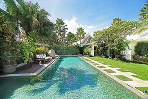 Pool - Excellent Location walking distance to the  beach and "Finns Beach Club" (Kuta Utara)