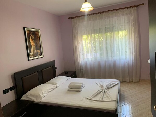 2 bedrooms, iron/ironing board, free WiFi, bed sheets