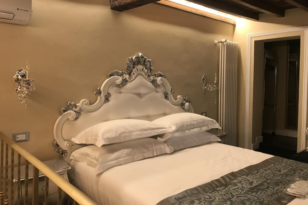 Ropa de cama de alta calidad y minibar
