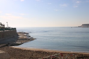 Una spiaggia nelle vicinanze