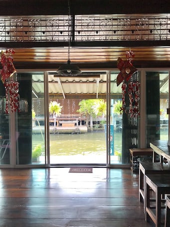 Fachada de la propiedad. Reuan Vilawan