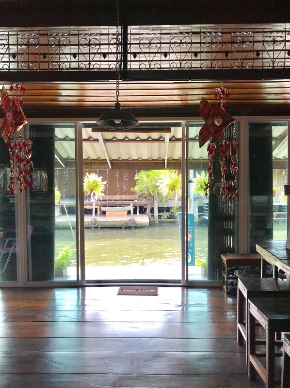 Front of property - Reuan Vilawan (Damnoen Saduak)