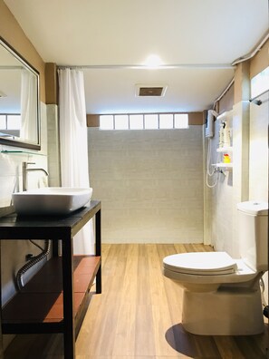 Standard Triple Room | Bathroom - Reuan Vilawan (Damnoen Saduak)
