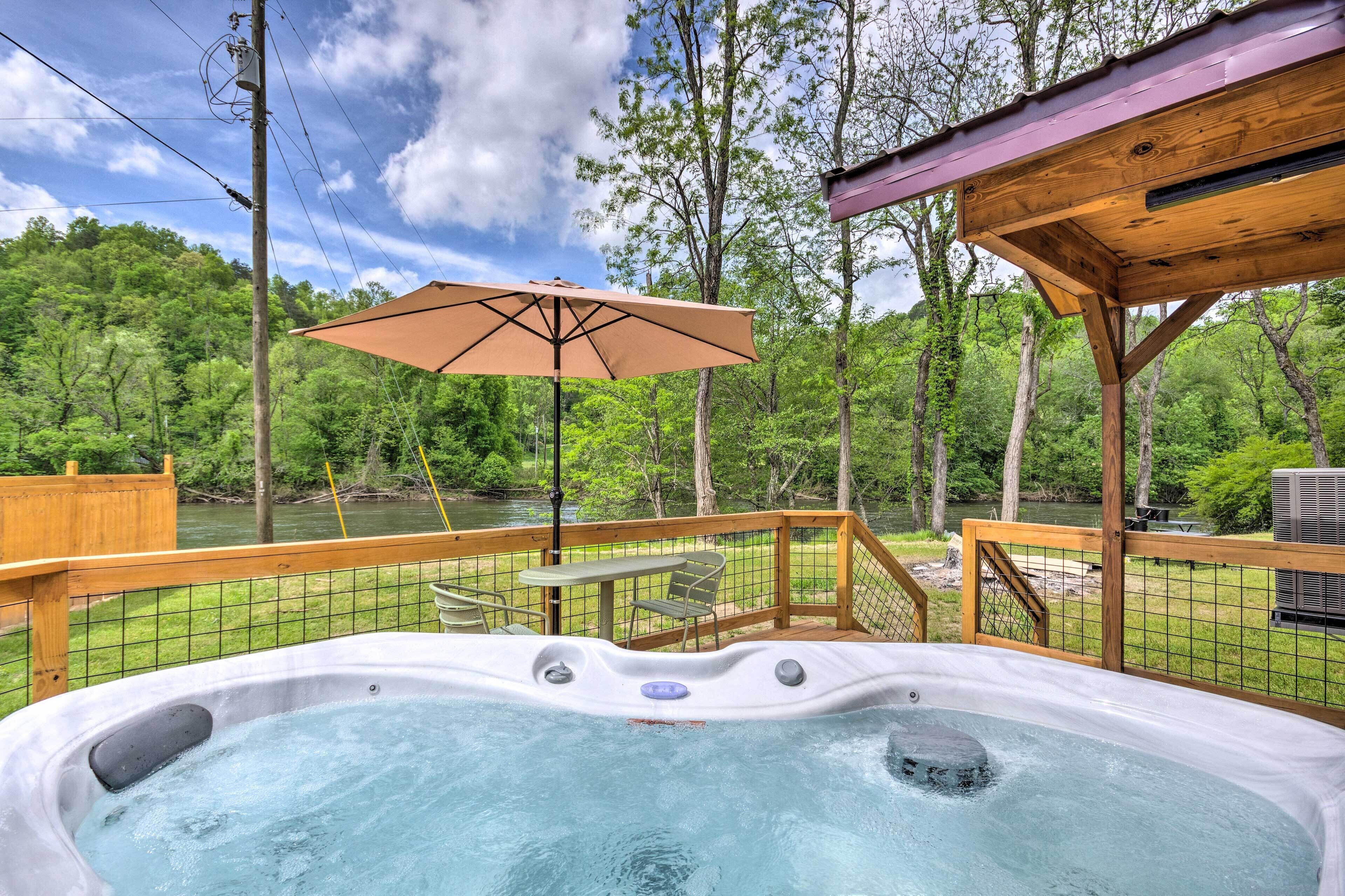 Outdoor spa tub