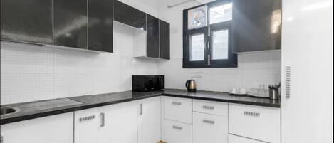 Køleskab, mikrobølgeovn, ovn, opvaskemaskine