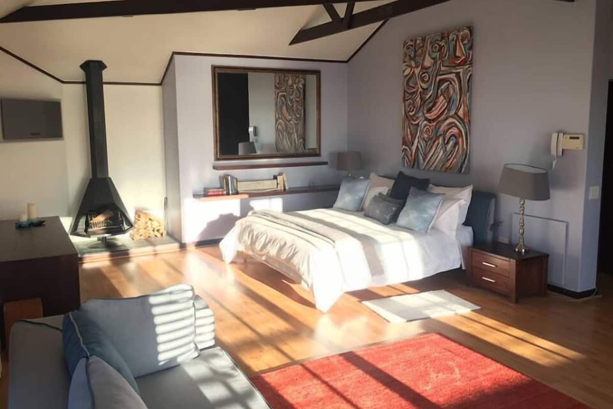 Kamar Double Eksekutif, 1 Tempat Tidur Queen, pemandangan samudra | Seprai premium, tempat tidur Tempur-Pendic, dan meja kerja