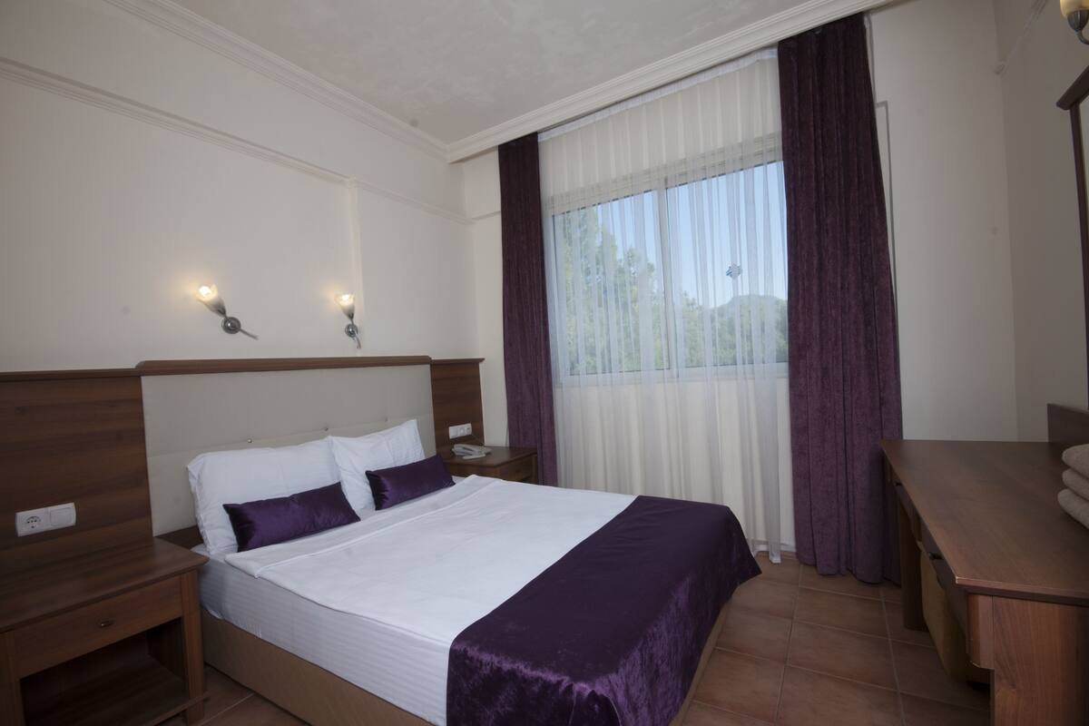 Standard Room, Garden View | 1 bedroom, desk
