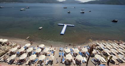 Luna Beach Hotel & Spa