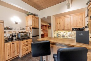 Refrigerador, microondas, parrilla de estufa y lavavajillas 