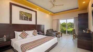Room, 1 Double Bed | Minibar, in-room safe, desk, free WiFi