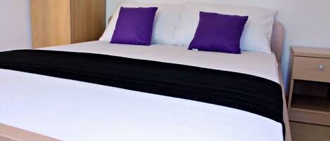 2 habitaciones, tabla de planchar con plancha y wifi gratis