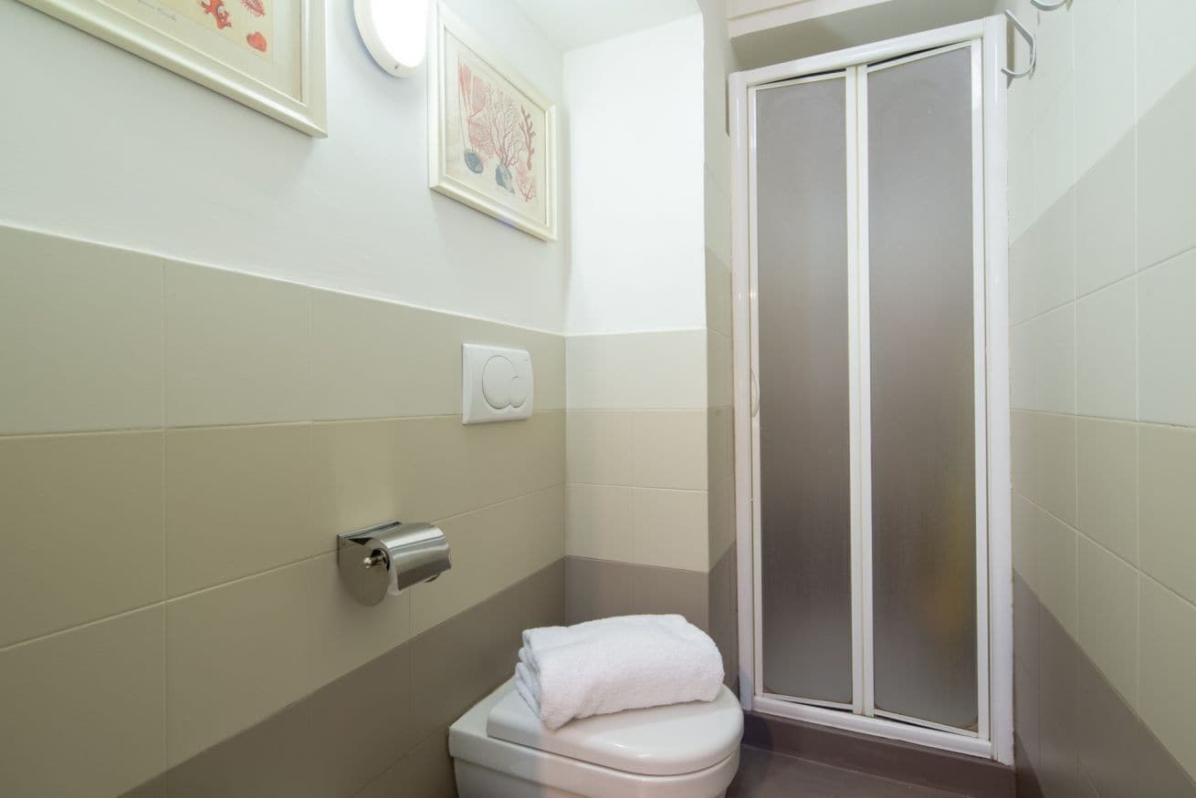 Doccia, asciugacapelli, bidet, asciugamani