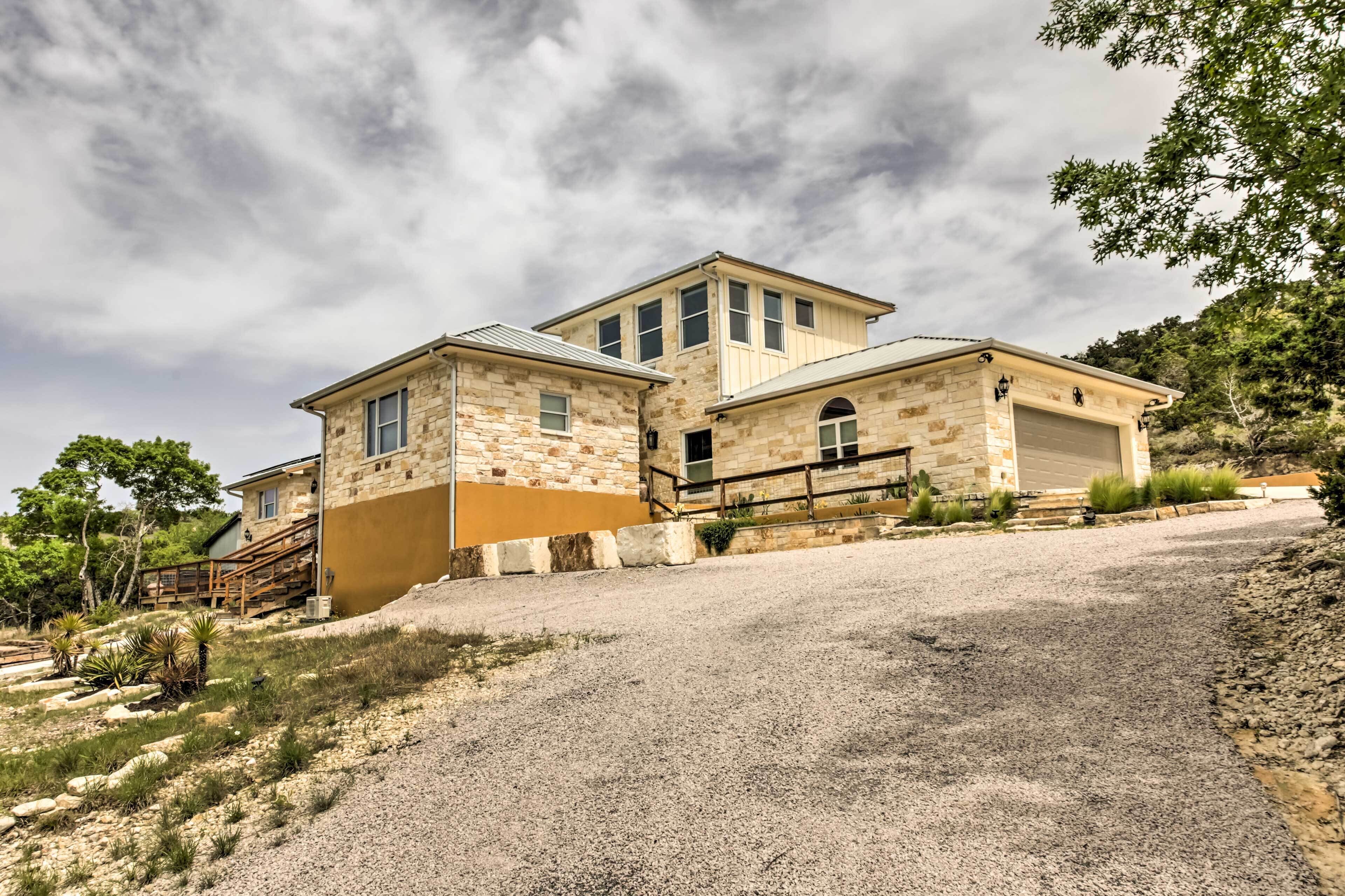 'Ladera' Hill Country Estate on 13 Acres w/Hot Tub