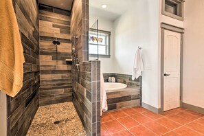 Free toiletries, hair dryer, towels - 'Ladera' Wimberley Estate on 13 Acres w/ Hot Tub (Wimberley)