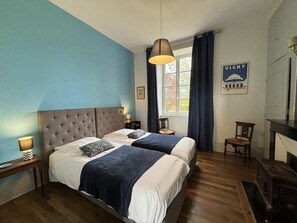 5 bedrooms, free WiFi, bed sheets