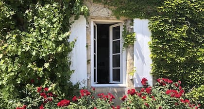 Grande demeure caractéristique du XVIIe siÚcle, climatisation, draps et ménage inclus