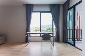 Family Studio | Desk, laptop workspace, free WiFi, bed sheets - Am2tree (Chanthaburi)