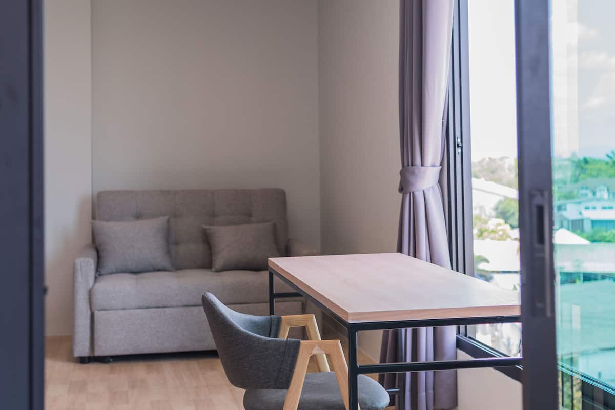 desk, laptop workspace, free wifi, bed sheets