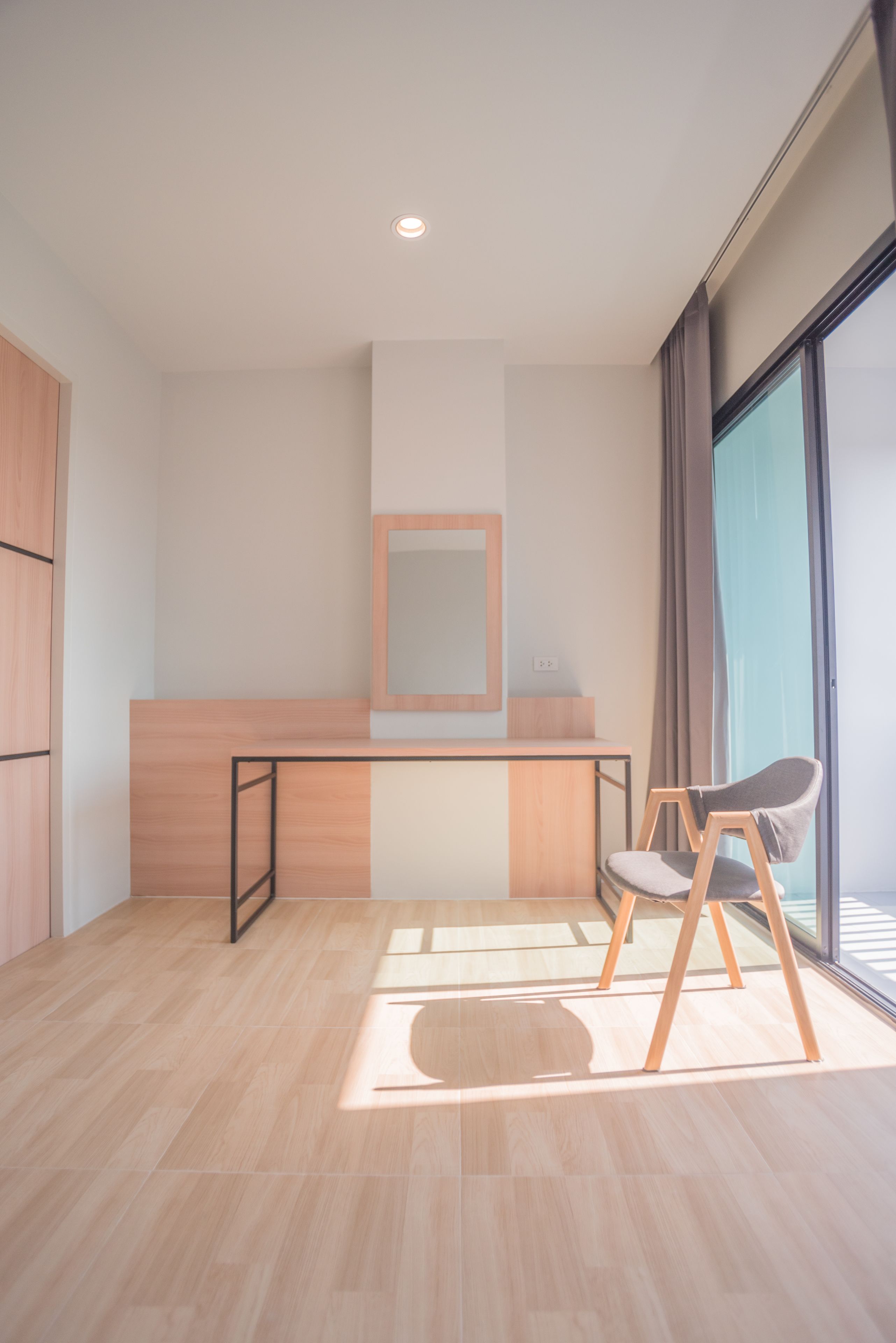 desk, laptop workspace, free wifi, bed sheets