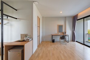 Superior Studio | Desk, laptop workspace, free WiFi, bed sheets - Am2tree (Chanthaburi)