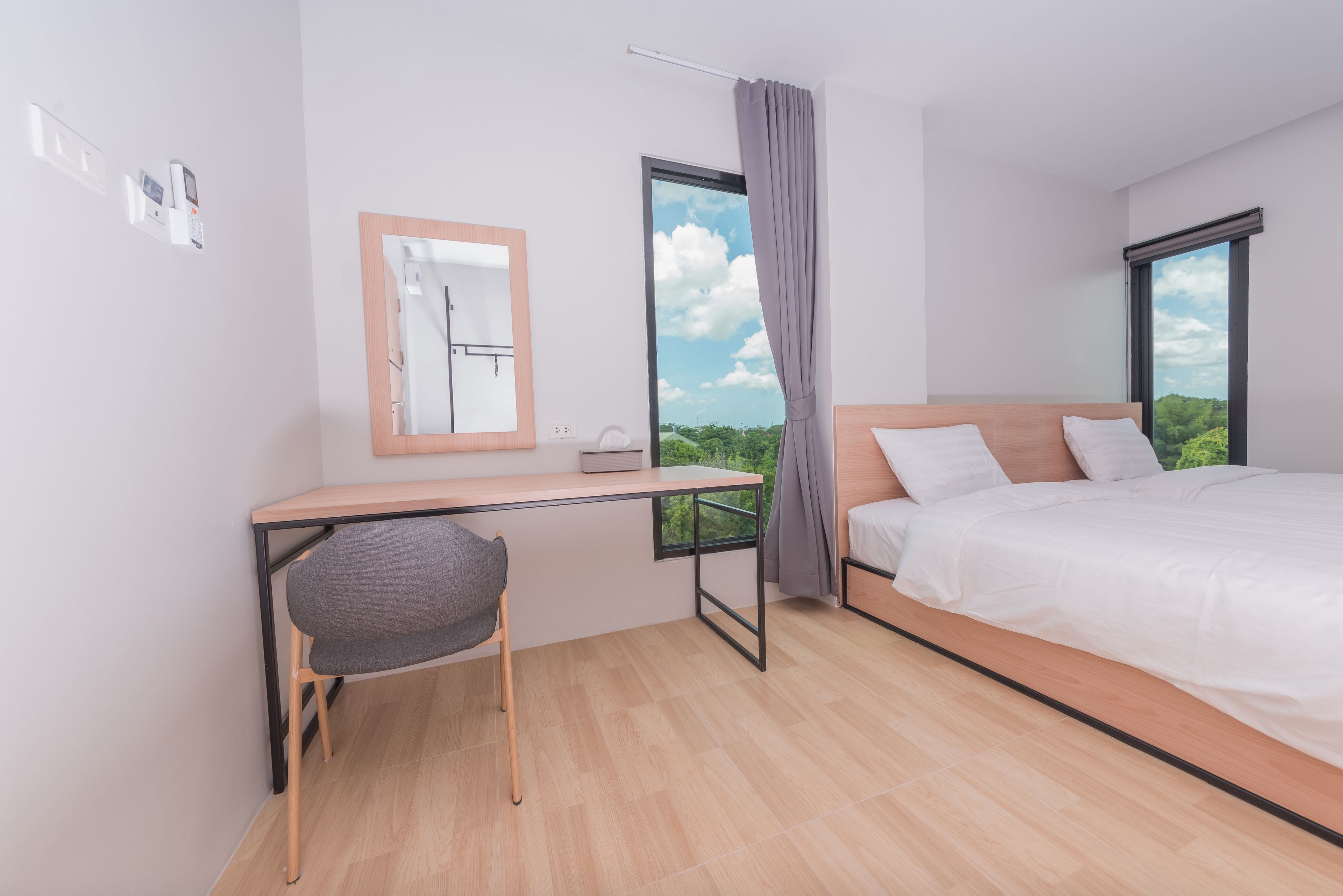 standard studio (twin bed) | desk, laptop workspace, free wifi, bed sheets