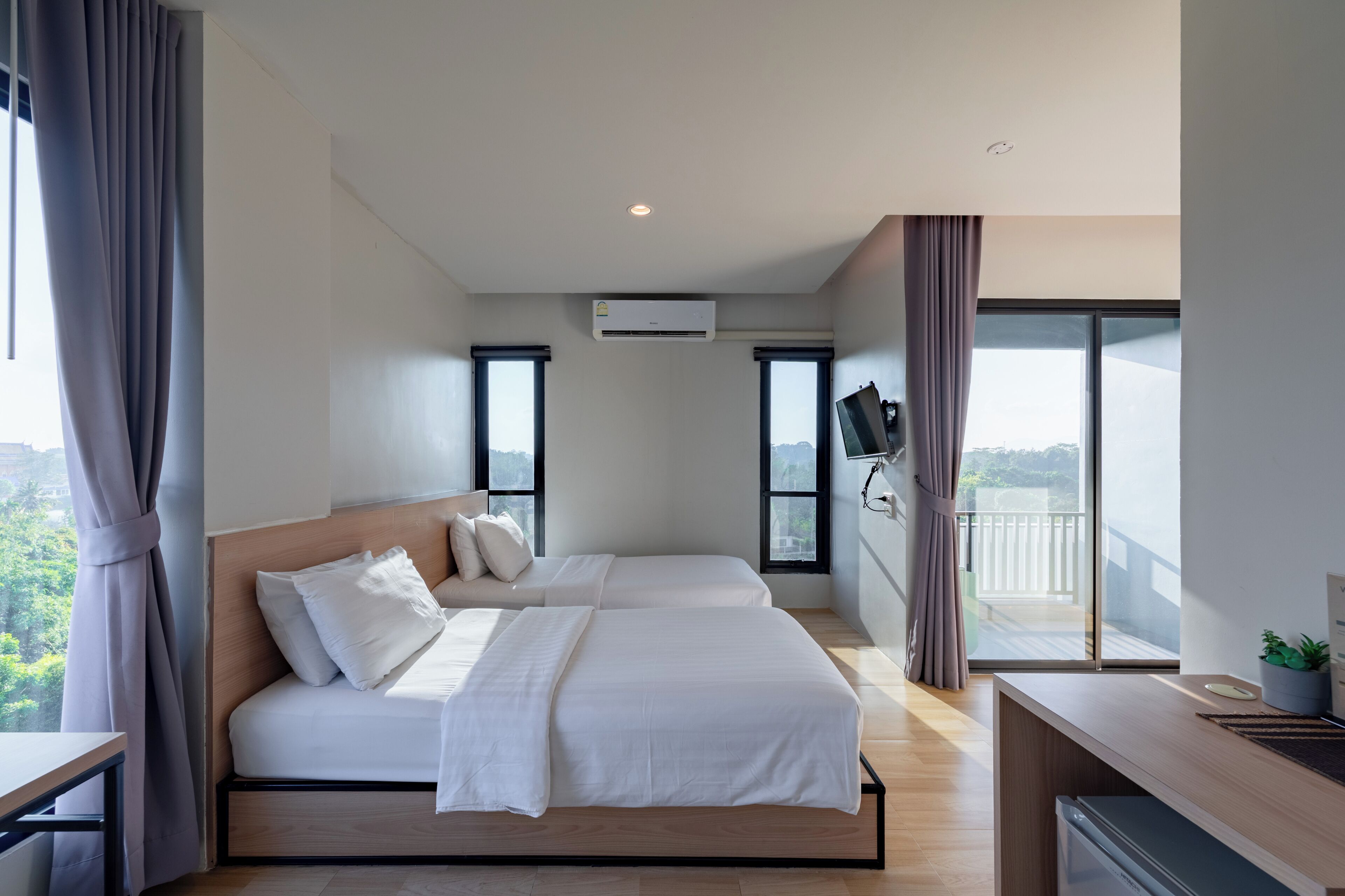 Standard Studio (Twin bed) | Desk, laptop workspace, free WiFi, bed sheets