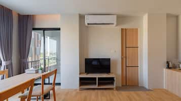 Family Studio | Desk, laptop workspace, free WiFi, bed sheets