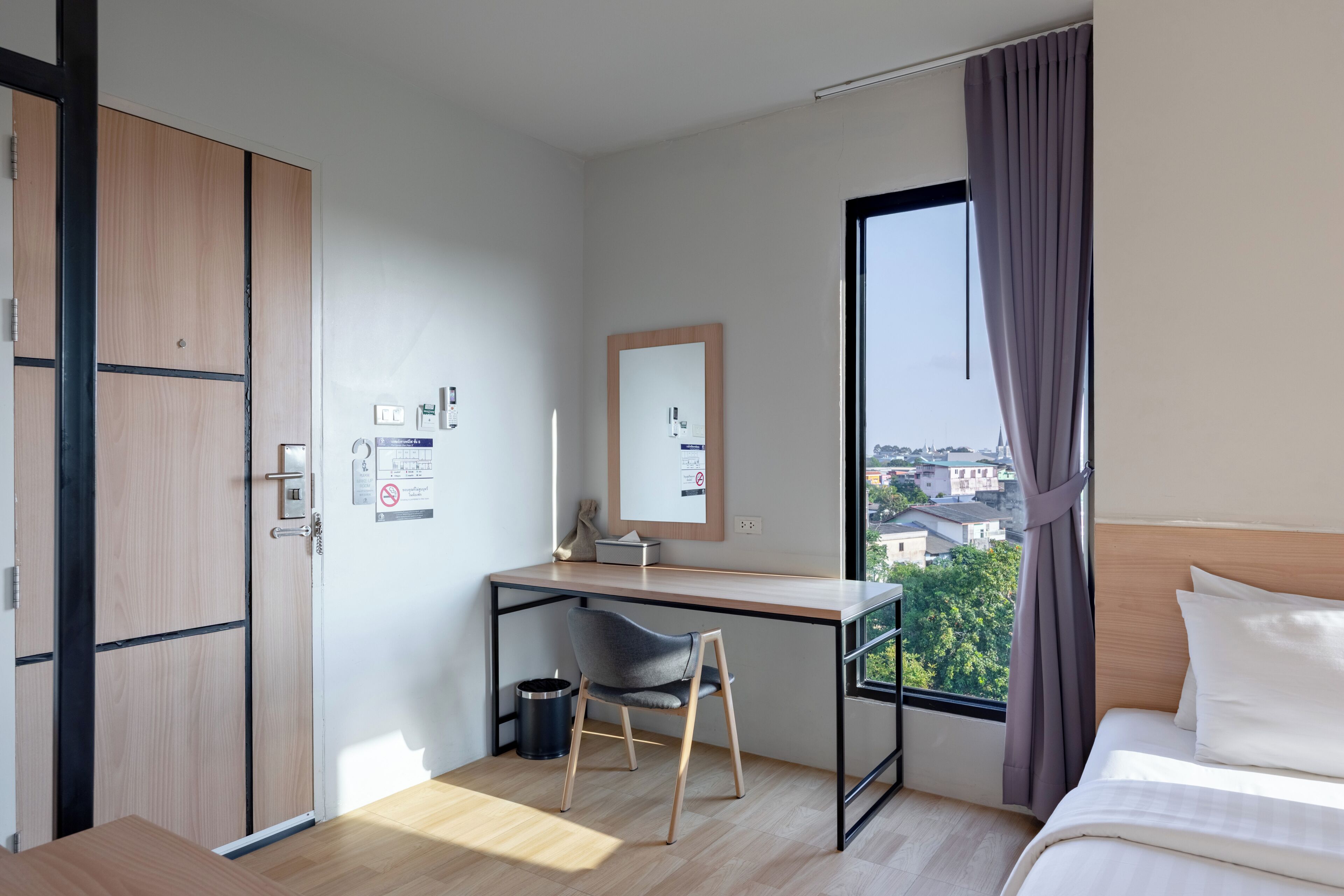 Standard Studio (Twin bed) | Desk, laptop workspace, free WiFi, bed sheets