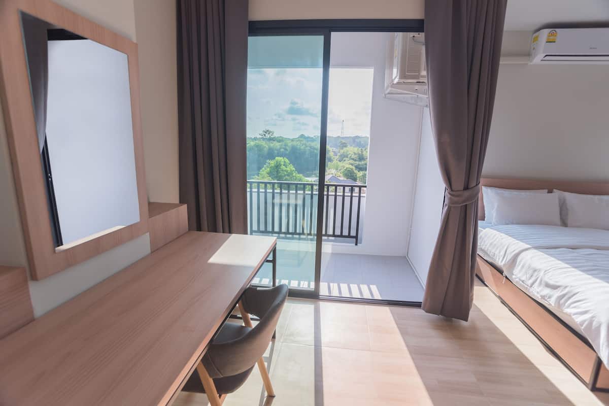 standard studio (double bed) | desk, laptop workspace, free wifi, bed sheets