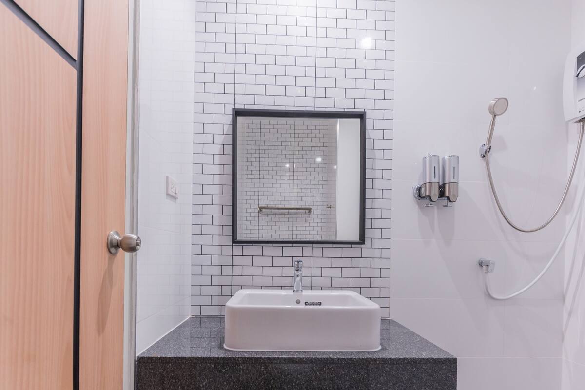 standard studio (double bed) | desk, laptop workspace, free wifi, bed sheets