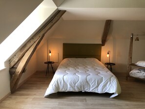 5 habitaciones, tabla de planchar con plancha y wifi 