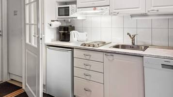 Fridge, microwave, dishwasher, cookware/dishes/utensils