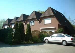 Unclassified image, 2 of 22, button