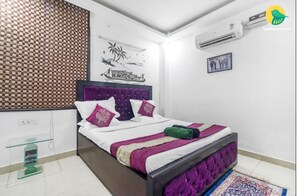 6 bedrooms, iron/ironing board, free WiFi, bed sheets